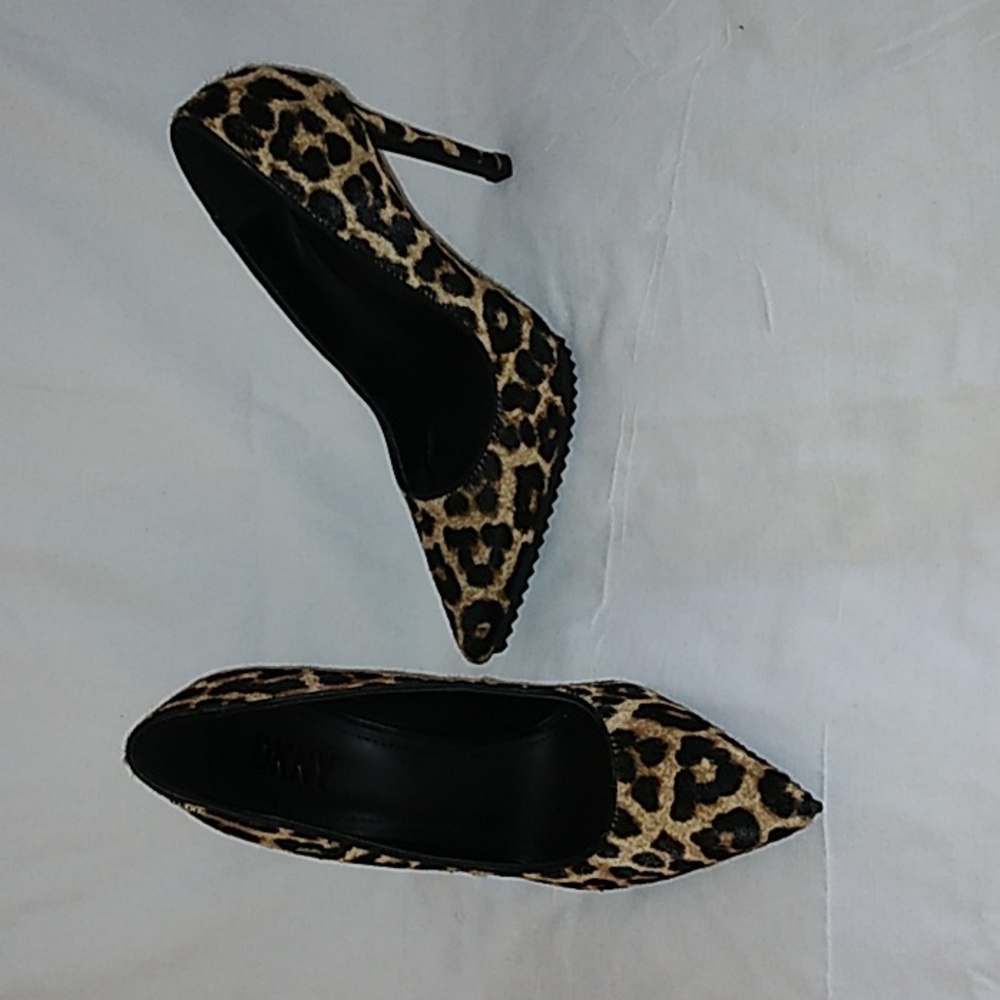 NWOT Leopard High Heel  DKNY Shoes.  Black Bottoms